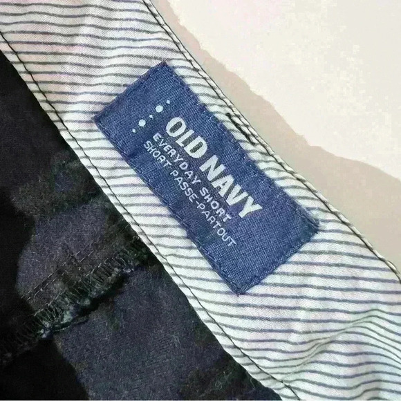 Old Navy Polka Dot Shorts - Picture 2 of 8